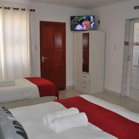 Timo'S Guesthouse Accommodation Luderitz Exterior photo