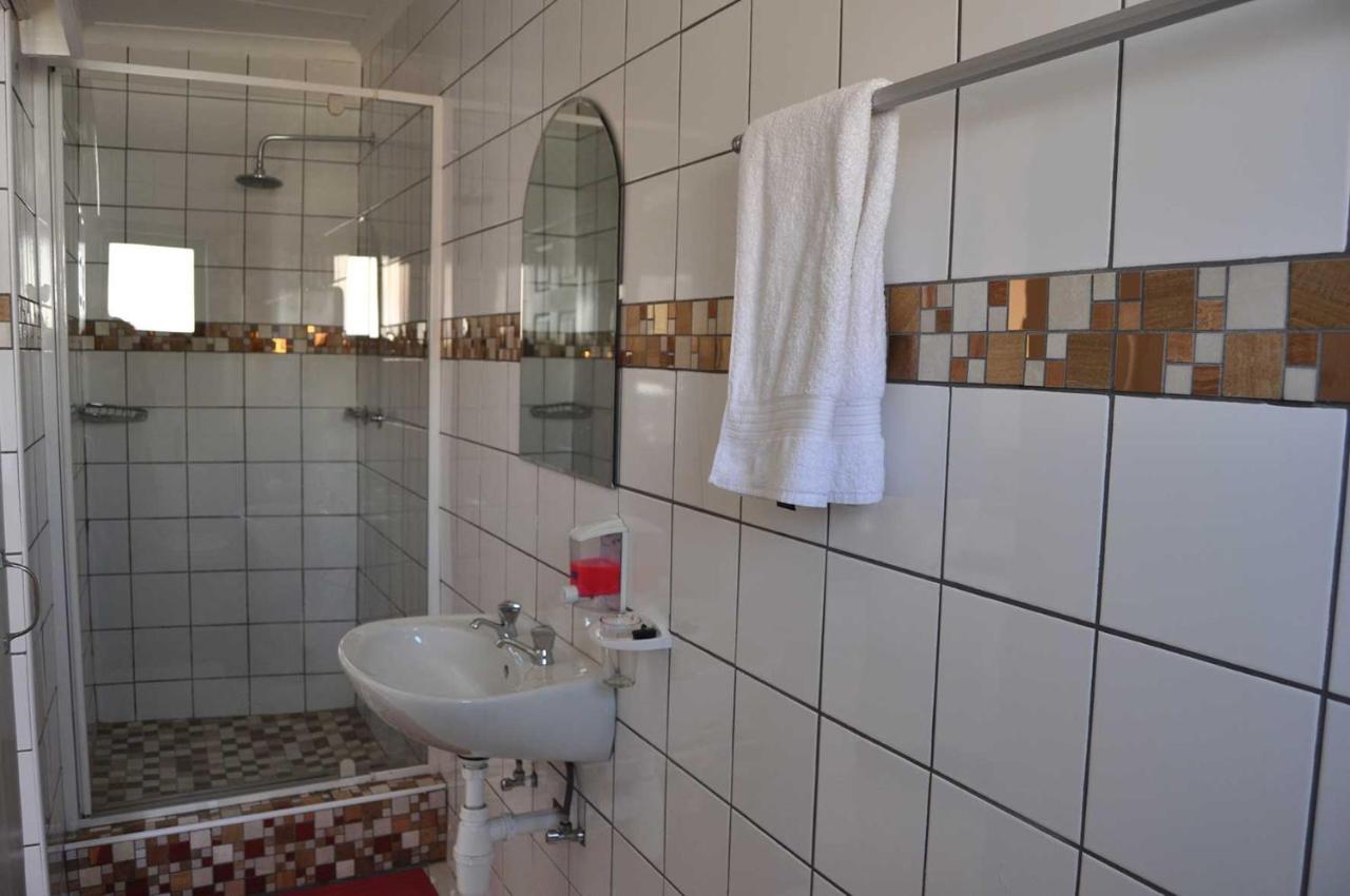 Timo'S Guesthouse Accommodation Luderitz Exterior photo