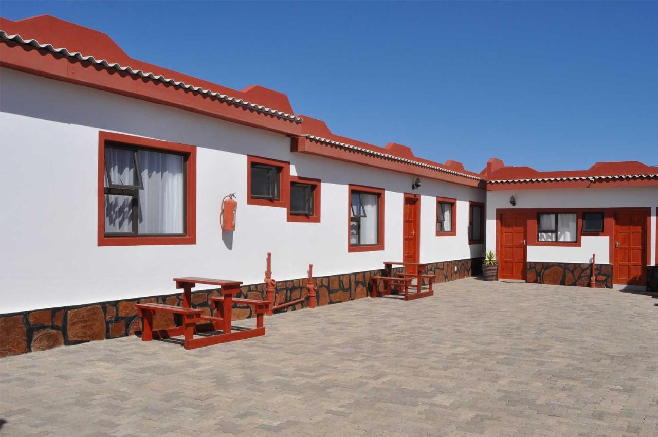 Timo'S Guesthouse Accommodation Luderitz Exterior photo